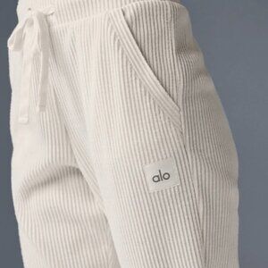 Alo Yoga Muse Sweatpant Ivory Medium